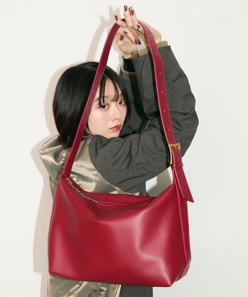 TONER（トナー）の「ワンショルダーレザーバッグ/ロゴプレート付き（ショルダーバッグ・レディース・ブラック/ブラウン/レッド・FREE）」の3枚目の写真