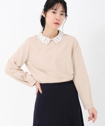 STRAWBERRY-FIELDS（ストロベリーフィールズ）の「ソルフェクロス_レース襟付きペプラムプルオーバー（シャツ/ブラウス）」