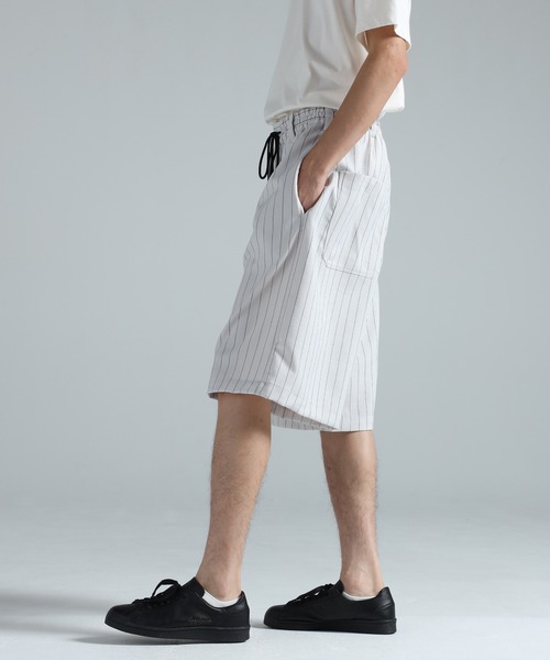 Y-3(ワイスリー)の「Y-3 PINSTRIPE SPORT UNIFORM SHORTS(その他パンツ・メンズ・ホワイト系その他・SMALL/X-SMALL/MEDIUM/LARGE)」の2枚目の写真