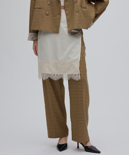 Ameri（アメリ）の「SATIN LACE LAYERED PANTS（スラックス・レディース・ベージュ/ネイビー・MEDIUM/SMALL）」の2枚目の写真