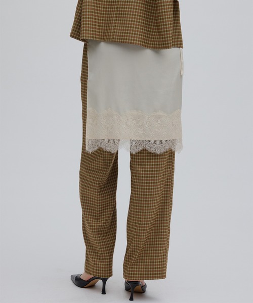 Ameri（アメリ）の「SATIN LACE LAYERED PANTS（スラックス・レディース・ベージュ/ネイビー・MEDIUM/SMALL）」の5枚目の写真