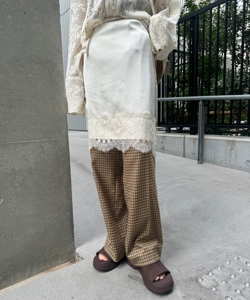 Ameri（アメリ）の「SATIN LACE LAYERED PANTS（スラックス・レディース・ベージュ/ネイビー・MEDIUM/SMALL）」の11枚目の写真