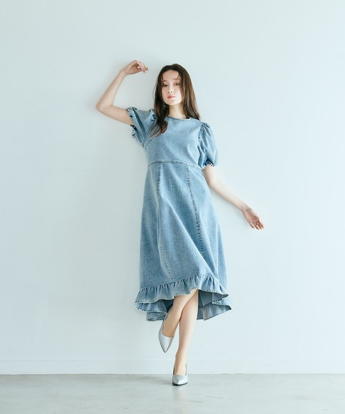 Audie a Muses(オーディアミューズ)の「ライトデニムボリュームスリーブワンピース(ワンピース・レディース・ネイビー・38/42/36)」の1枚目の写真