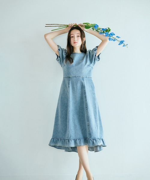 Audie a Muses(オーディアミューズ)の「ライトデニムボリュームスリーブワンピース(ワンピース・レディース・ネイビー・38/42/36)」の12枚目の写真