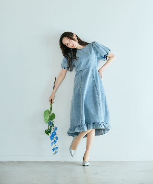 Audie a Muses(オーディアミューズ)の「ライトデニムボリュームスリーブワンピース(ワンピース・レディース・ネイビー・38/42/36)」の14枚目の写真