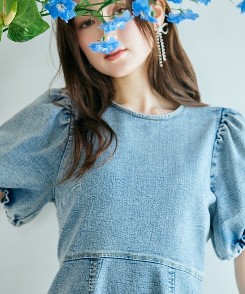 Audie a Muses(オーディアミューズ)の「ライトデニムボリュームスリーブワンピース(ワンピース・レディース・ネイビー・38/42/36)」の15枚目の写真