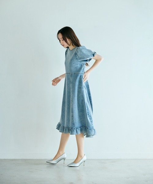 Audie a Muses(オーディアミューズ)の「ライトデニムボリュームスリーブワンピース(ワンピース・レディース・ネイビー・38/42/36)」の21枚目の写真