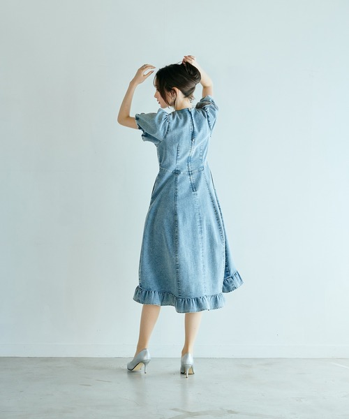 Audie a Muses(オーディアミューズ)の「ライトデニムボリュームスリーブワンピース(ワンピース・レディース・ネイビー・38/42/36)」の22枚目の写真