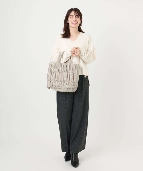 MK MICHEL KLEIN（エムケーミッシェルクラン）の「[A4収納可/300g以下の軽量]ギャザーデザインナイロントートバッグ（トートバッグ・レディース・アイボリー/ダークインディゴブルー/ネイビー・00）」の6枚目の写真