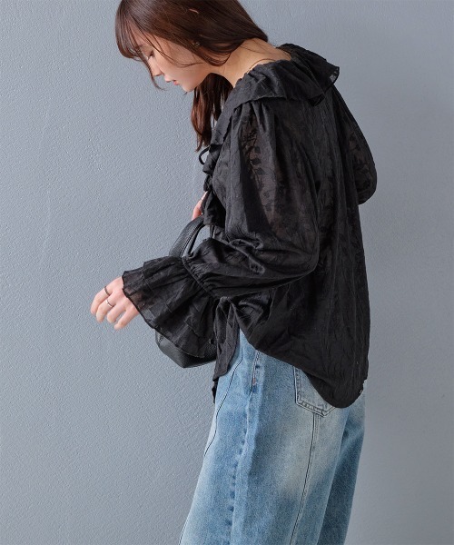 Rejoule(リジュール)の「花柄レース ビッグカラーフリルブラウスチュニック(シャツ/ブラウス・レディース・ブラック/アイボリー・FREE)」の9枚目の写真