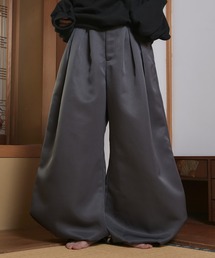 狐独（コドク）の「タックボンタンバルーンパンツ（スラックス）」