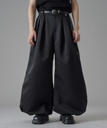 狐独（コドク）の「タックボンタンバルーンパンツ（スラックス）」