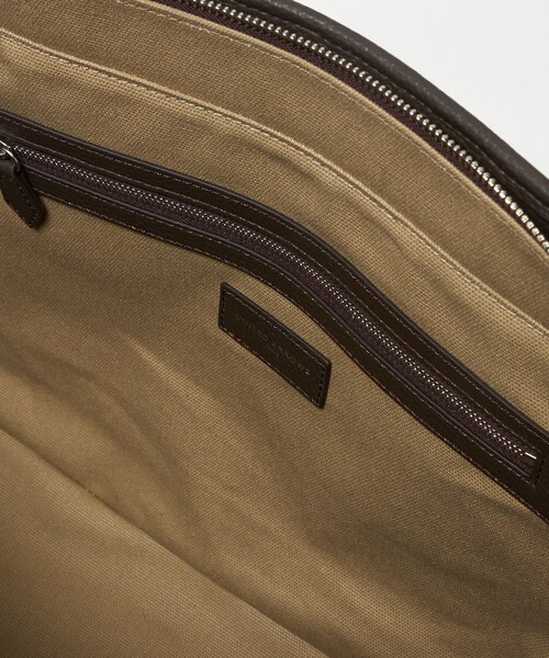 UNITED ARROWS（ユナイテッドアローズ）の「レザー ジップ トートバッグ（トートバッグ・メンズ・ブラック/ダークブラウン・FREE）」の9枚目の写真