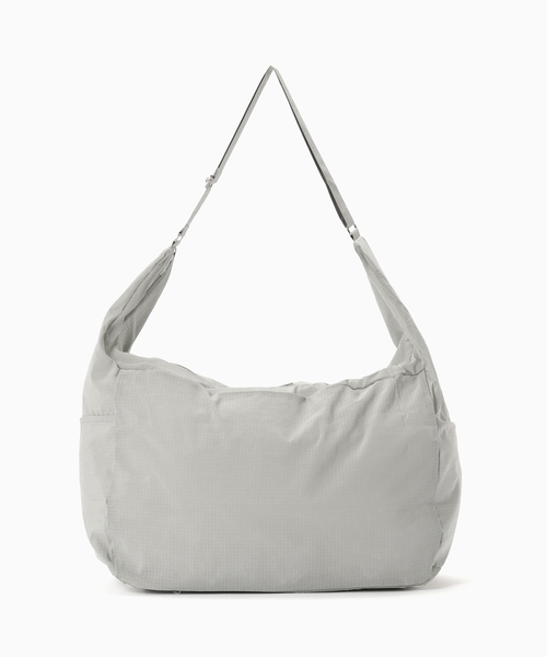 WISM(ウィズム)の「C.E / シーイー cavempt DEVELOPED LIGHT SHOULDER BAG(ショルダーバッグ・メンズ・チャコールグレー・FREE)」の3枚目の写真