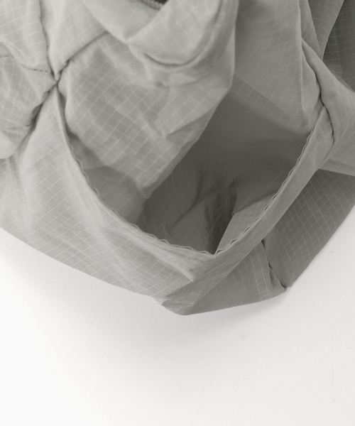 WISM(ウィズム)の「C.E / シーイー cavempt DEVELOPED LIGHT SHOULDER BAG(ショルダーバッグ・メンズ・チャコールグレー・FREE)」の6枚目の写真