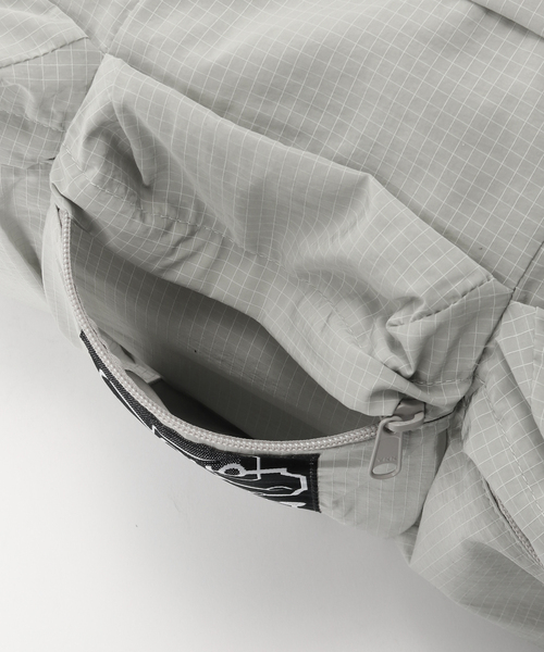 WISM(ウィズム)の「C.E / シーイー cavempt DEVELOPED LIGHT SHOULDER BAG(ショルダーバッグ・メンズ・チャコールグレー・FREE)」の7枚目の写真