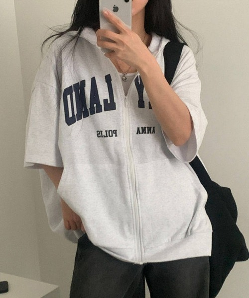 SEU(エスイーユー)の「【韓国ストリート風】ロゴ入り ジップアップパーカー 夏 着回し力バツグン!ショート丈 前面ポケット付き パーカー 【半袖】 夏服 オーバーサイズロゴフーディー きれいめカジュアル(パーカー・レディース・ブラック/ネイビー/ホワイト・フリー)」の19枚目の写真