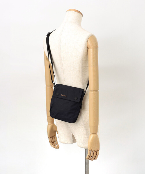 FREAK'S STORE（フリークスストア）の「Barbour/バブアー barbour transport crossbody bag/トランスポート クロス ボディバッグ（ボディバッグ/ウエストポーチ・レディース・オリーブ/ネイビー・ONE SIZE）」の12枚目の写真