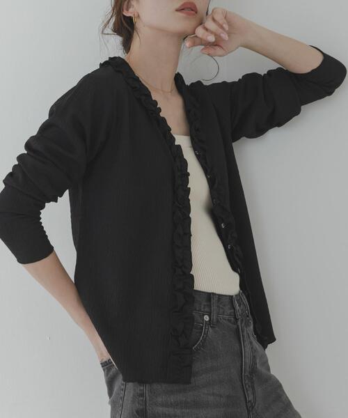 URBAN RESEARCH Sonny Label（アーバンリサーチサニーレーベル）の「『WEB限定』ワッフルフリルVネックカーディガン（カーディガン/ボレロ・レディース・オフホワイト/ブラック・FREE）」の4枚目の写真