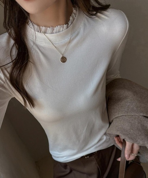 Forcement（フォースメント）の「さりげない甘さで、キレイにフィットするフリルレイヤードトップス  ジャケットスタイル インナー 春服 春 春服 結婚式 セレモニー フォーマル ビジネス 就活オフィスカジュアル 韓国風スタイル レイヤード 重ね着（Tシャツ/カットソー・レディース・ブラック/ホワイト/ダークグレー・FREE）」の5枚目の写真