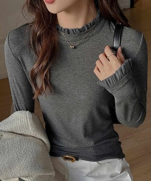 Forcement（フォースメント）の「さりげない甘さで、キレイにフィットするフリルレイヤードトップス  ジャケットスタイル インナー 春服 春 春服 結婚式 セレモニー フォーマル ビジネス 就活オフィスカジュアル 韓国風スタイル レイヤード 重ね着（Tシャツ/カットソー・レディース・ブラック/ホワイト/ダークグレー・FREE）」の9枚目の写真