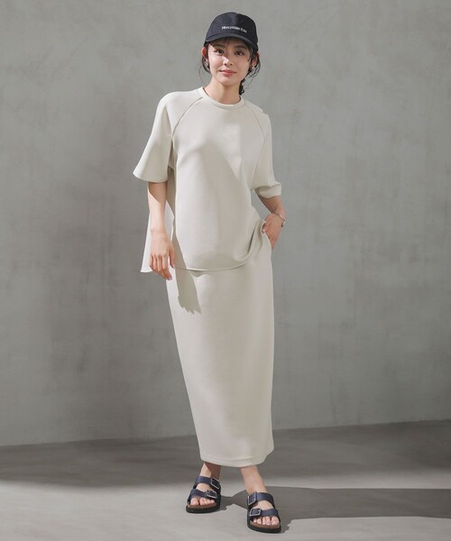 UNFILO(アンフィーロ)の「BEAUTY FORM JERSEY light Iラインスカート(スカート・レディース・グレー系/ブラック系/ベージュ系・SMALL/MEDIUM/MT/LARGE/LT/X-SMALL)」の3枚目の写真