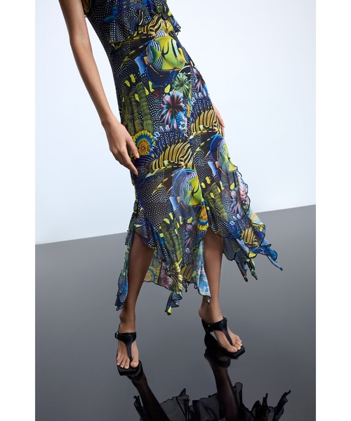 Desigual(デシグアル)の「Lacroixコラボ海中グラフィックハンカチヘムキャミドレス(ワンピース・レディース・ブラック・S/XL/L/M/XS)」の2枚目の写真
