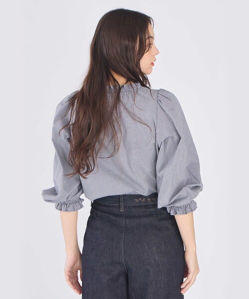 To b. by agnes b.(トゥービーバイアニエスベー)の「ギンガムチェック コットン フリル 長袖 ブラウス(シャツ/ブラウス・レディース・ネイビー・40/38/36)」の7枚目の写真