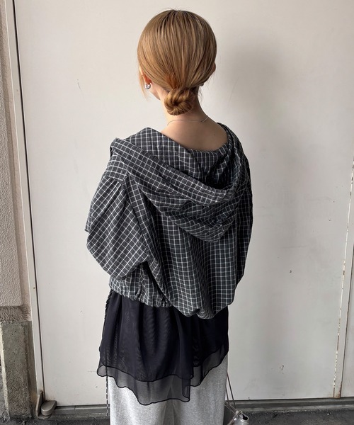 ISOOK（アイスー）の「【ISOOK / アイスー】フード付きチェックシャツ / フード付きシャツ クロップド丈 ショート丈 カーディガン 羽織り 春服 ホワイト ブラック ZOZOTOWN限定（シャツ/ブラウス・レディース・ブラック/ホワイト・FREE）」の8枚目の写真