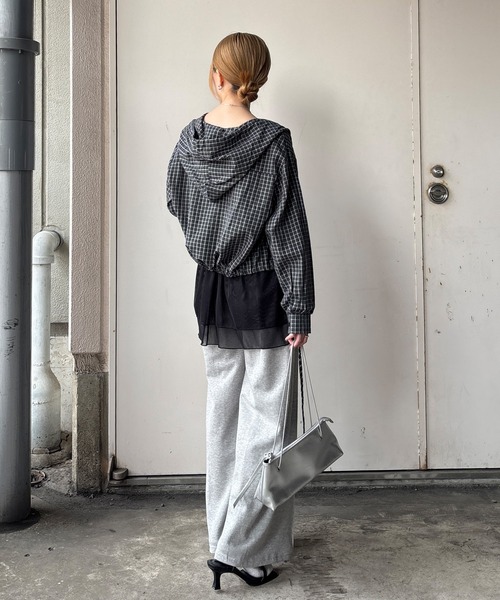 ISOOK（アイスー）の「【ISOOK / アイスー】フード付きチェックシャツ / フード付きシャツ クロップド丈 ショート丈 カーディガン 羽織り 春服 ホワイト ブラック ZOZOTOWN限定（シャツ/ブラウス・レディース・ブラック/ホワイト・FREE）」の11枚目の写真