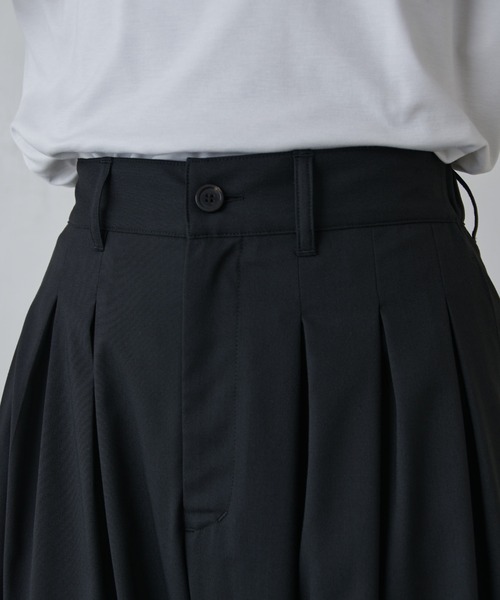 Lui's(ルイス)の「インバーテッドプリーツワイドパンツ(その他パンツ・メンズ・グレー/ブラック・S/M)」の11枚目の写真