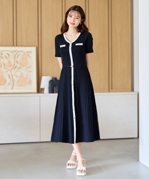 MISCH MASCH(ミッシュマッシュ)の「2026春夏新作 ラメ配色AラインVネックニットワンピース(ワンピース・レディース・ホワイト×ブラック/ブラック/ブルー・フリ-)」の4枚目の写真