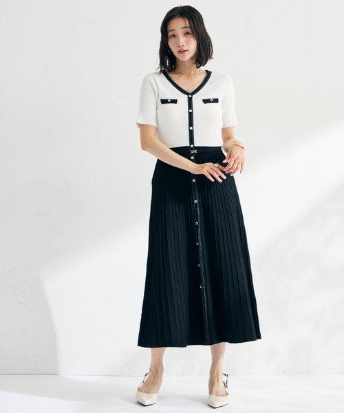 MISCH MASCH(ミッシュマッシュ)の「2026春夏新作 ラメ配色AラインVネックニットワンピース(ワンピース・レディース・ホワイト×ブラック/ブラック/ブルー・フリ-)」の9枚目の写真