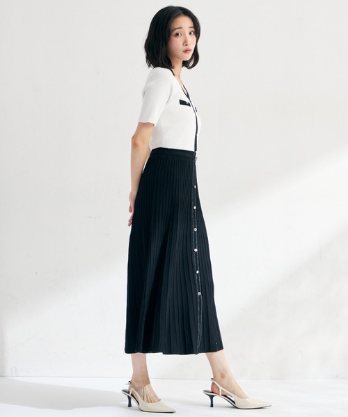 MISCH MASCH(ミッシュマッシュ)の「2026春夏新作 ラメ配色AラインVネックニットワンピース(ワンピース・レディース・ホワイト×ブラック/ブラック/ブルー・フリ-)」の12枚目の写真