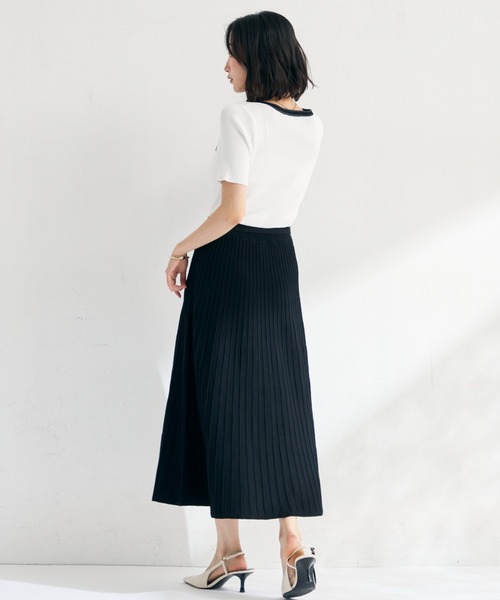 MISCH MASCH(ミッシュマッシュ)の「2026春夏新作 ラメ配色AラインVネックニットワンピース(ワンピース・レディース・ホワイト×ブラック/ブラック/ブルー・フリ-)」の13枚目の写真