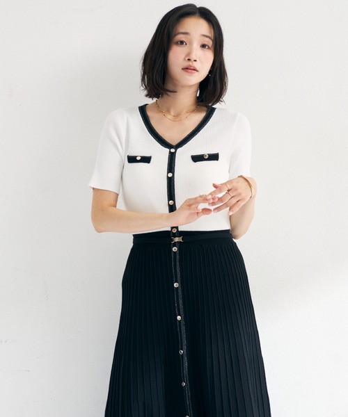 MISCH MASCH(ミッシュマッシュ)の「2026春夏新作 ラメ配色AラインVネックニットワンピース(ワンピース・レディース・ホワイト×ブラック/ブラック/ブルー・フリ-)」の14枚目の写真