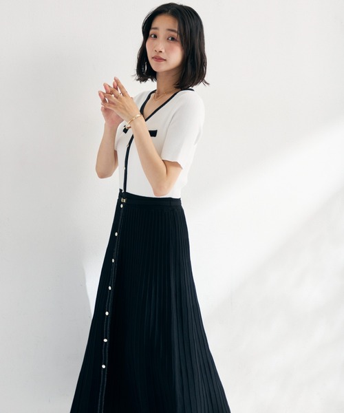 MISCH MASCH(ミッシュマッシュ)の「2026春夏新作 ラメ配色AラインVネックニットワンピース(ワンピース・レディース・ホワイト×ブラック/ブラック/ブルー・フリ-)」の19枚目の写真