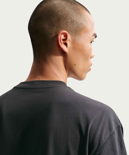 NIKE(ナイキ)の「ナイキ スポーツウェア Tシャツ / Nike Sportswear T-Shirt IH1372-045 Off Noir(Tシャツ/カットソー・メンズ・ブラック系その他・S/XL/2XL/L/M)」の2枚目の写真