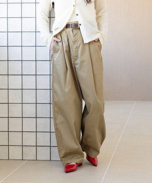 Dickies(ディッキーズ)の「<DICKIES/ディッキーズ>ダブルタックカーブパンツ(チノパンツ・レディース・ベージュ/オリーブ/ブラック/ダークグレー・FREE)」の1枚目の写真