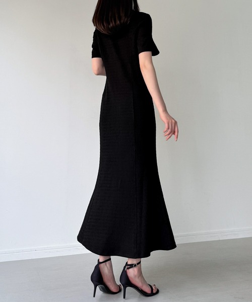 junoah(ジュノア)の「ヘンリーネックストレッチジャガードワンピース(ワンピース・レディース・ブラウン/ブラック/ネイビー・LARGE/MEDIUM/SMALL)」の6枚目の写真