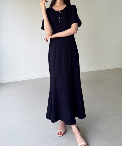 junoah(ジュノア)の「ヘンリーネックストレッチジャガードワンピース(ワンピース・レディース・ブラウン/ブラック/ネイビー・LARGE/MEDIUM/SMALL)」の8枚目の写真