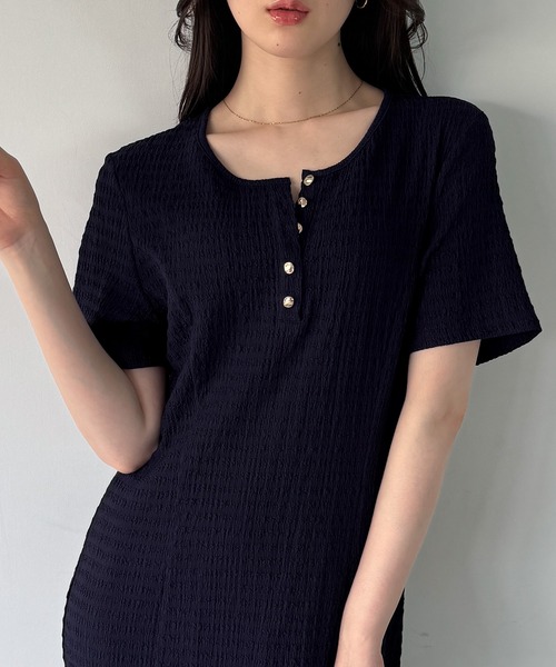 junoah(ジュノア)の「ヘンリーネックストレッチジャガードワンピース(ワンピース・レディース・ブラウン/ブラック/ネイビー・LARGE/MEDIUM/SMALL)」の9枚目の写真