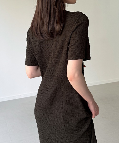 junoah(ジュノア)の「ヘンリーネックストレッチジャガードワンピース(ワンピース・レディース・ブラウン/ブラック/ネイビー・LARGE/MEDIUM/SMALL)」の12枚目の写真