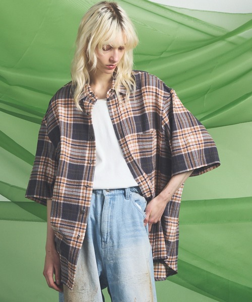 MAISON SPECIAL(メゾンスペシャル)の「《UNISEX》【Italian Dead Stock Fabric】Prime-Over Regular Collar Short Sleeve Shirt/【イタリアンデッドストックファブリック】プライムオーバーレギュラーカラーショートスリーブシャツ【MAISON SPECIAL/メゾンスペシャル】(シャツ/ブラウス・メンズ・ピンク/パープル/オレンジ/その他1/その他2/ブラック/グレー/チャコールグレー/ブルー・0/1/2)」の2枚目の写真