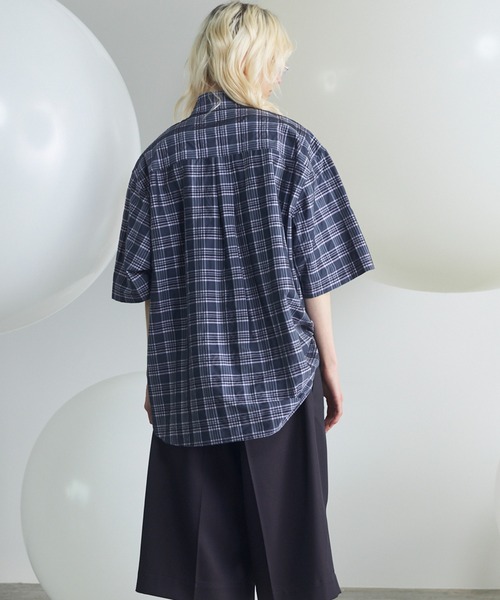 MAISON SPECIAL(メゾンスペシャル)の「《UNISEX》【Italian Dead Stock Fabric】Prime-Over Regular Collar Short Sleeve Shirt/【イタリアンデッドストックファブリック】プライムオーバーレギュラーカラーショートスリーブシャツ【MAISON SPECIAL/メゾンスペシャル】(シャツ/ブラウス・メンズ・ピンク/パープル/オレンジ/その他1/その他2/ブラック/グレー/チャコールグレー/ブルー・0/1/2)」の19枚目の写真