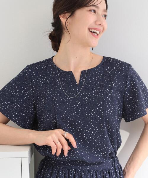 SHOO・LA・RUE(シューラルー)の「【ひんやり/UV/セットアップ可】洗濯後しわになりにくい スキッパーブラウス(シャツ/ブラウス・レディース・オフホワイト/ネイビー系5/ホワイト系8・01/02/03/04)」の3枚目の写真