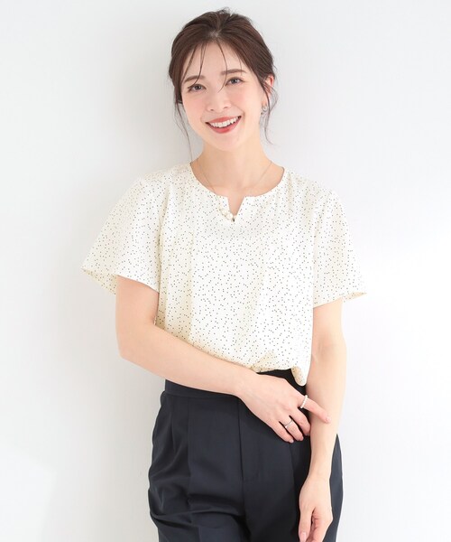SHOO・LA・RUE(シューラルー)の「【ひんやり/UV/セットアップ可】洗濯後しわになりにくい スキッパーブラウス(シャツ/ブラウス・レディース・オフホワイト/ネイビー系5/ホワイト系8・01/02/03/04)」の21枚目の写真