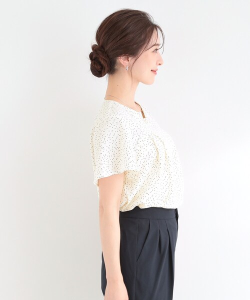 SHOO・LA・RUE(シューラルー)の「【ひんやり/UV/セットアップ可】洗濯後しわになりにくい スキッパーブラウス(シャツ/ブラウス・レディース・オフホワイト/ネイビー系5/ホワイト系8・01/02/03/04)」の20枚目の写真