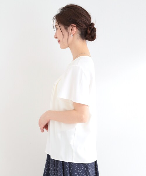 SHOO・LA・RUE(シューラルー)の「【ひんやり/UV/セットアップ可】洗濯後しわになりにくい スキッパーブラウス(シャツ/ブラウス・レディース・オフホワイト/ネイビー系5/ホワイト系8・01/02/03/04)」の16枚目の写真
