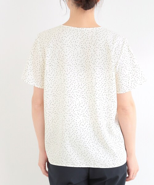 SHOO・LA・RUE(シューラルー)の「【ひんやり/UV/セットアップ可】洗濯後しわになりにくい スキッパーブラウス(シャツ/ブラウス・レディース・オフホワイト/ネイビー系5/ホワイト系8・01/02/03/04)」の11枚目の写真